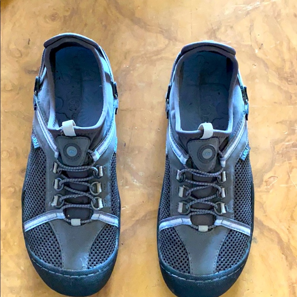 JBU grey & blue